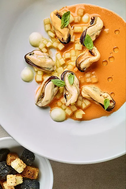 Cozze in crema di pomodoro — food photography, Daniele Fiore